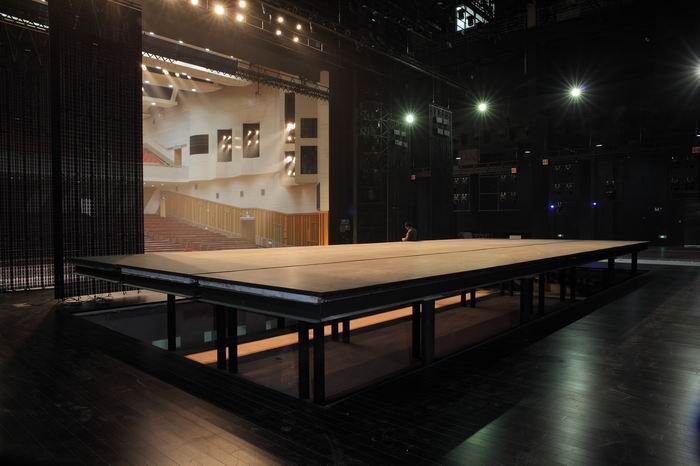 小学松木舞台体育场地地板施工团队3
