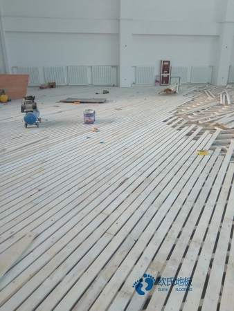 国标篮球场地板施工团队1