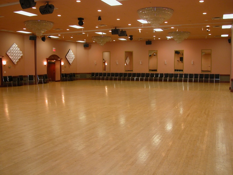 小学松木舞台体育馆地板施工团队1