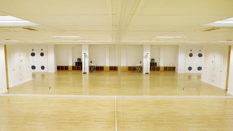 学校俄勒冈松舞台场地地板施工团队