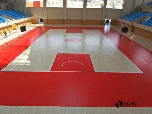 双龙骨体育地板清洁保养3