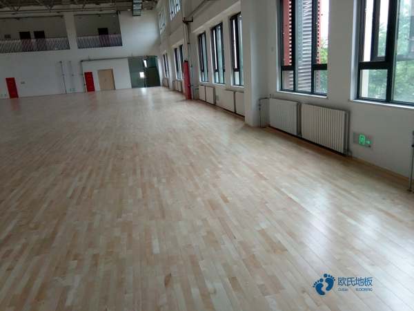 单龙骨篮球场木地板怎么保养1