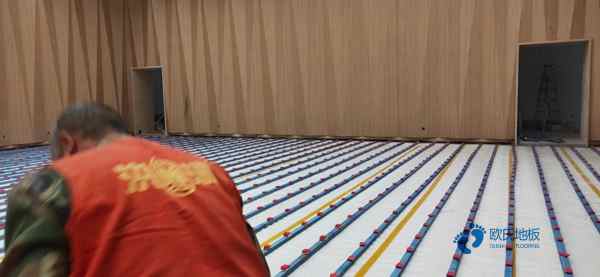 那里有篮球场地木地板厂家报价2