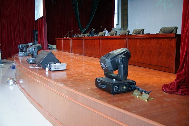 学校松木舞台场地地板施工1