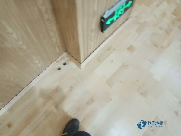 学校体育篮球地板施工团队1