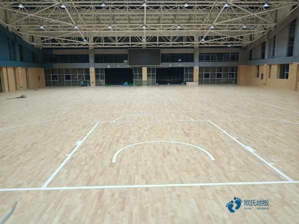 学校体育篮球地板施工团队3